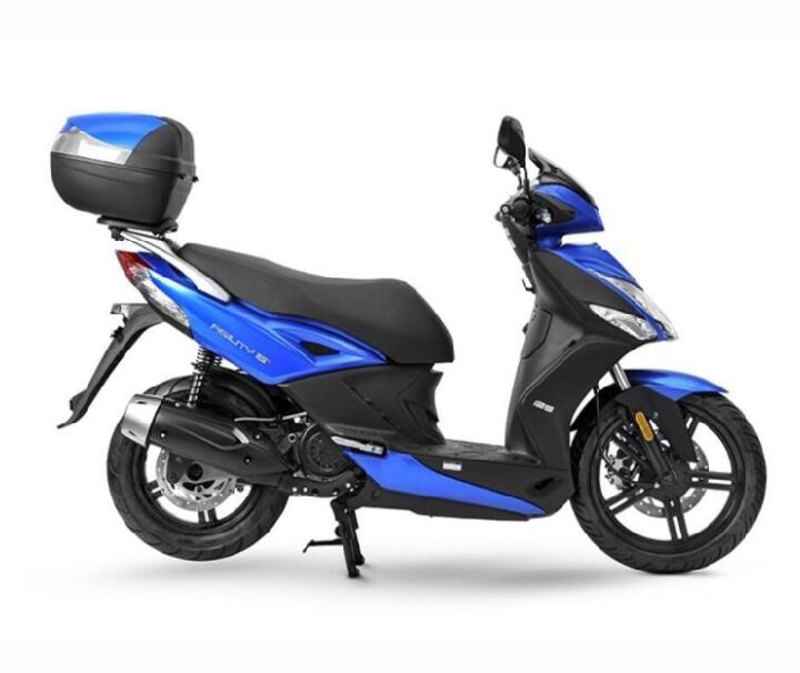 miniatura noleggio scooter 125 isola di procida
